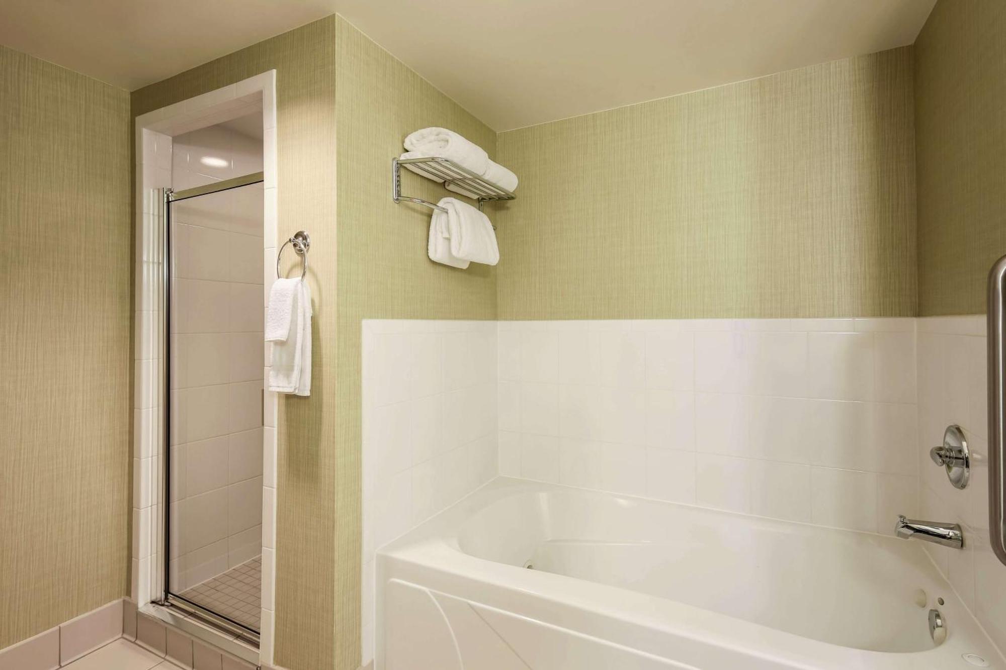 Hilton Garden Inn Chicago/Midway Airport Bedford Park Exterior photo