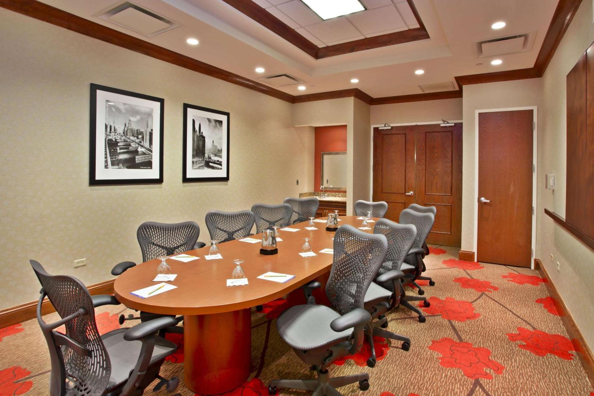 Hilton Garden Inn Chicago/Midway Airport Bedford Park Exterior photo