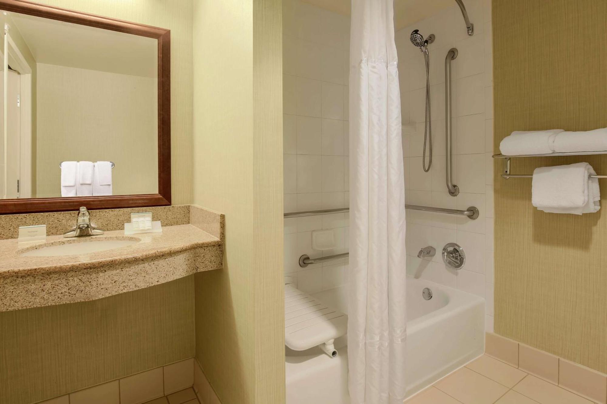 Hilton Garden Inn Chicago/Midway Airport Bedford Park Exterior photo