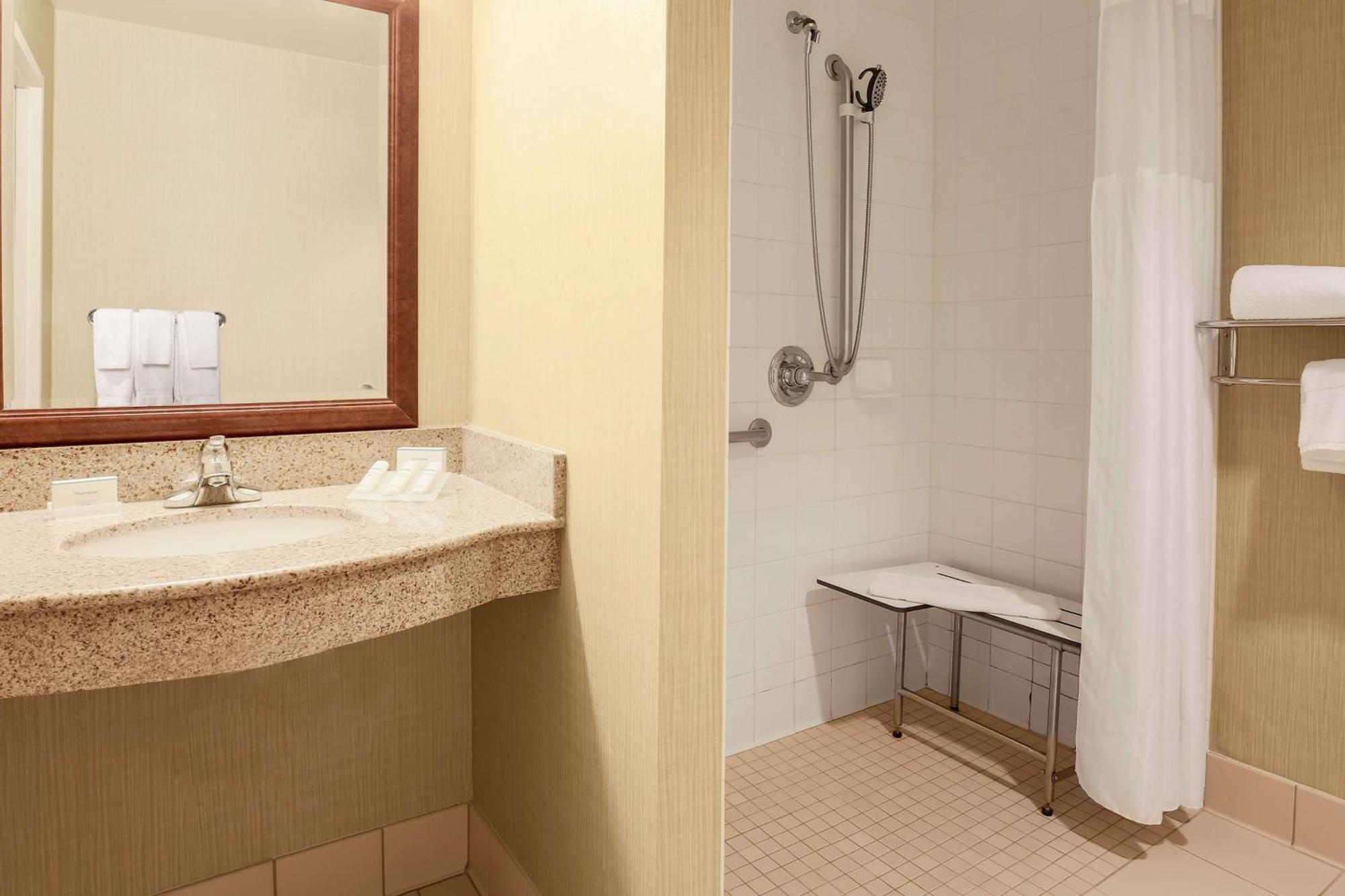 Hilton Garden Inn Chicago/Midway Airport Bedford Park Exterior photo